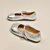 Sapatos Pequenos de Couro para Meninas 2026 Primavera e Outono Nova Moda Borboleta Sapatos de Princesa para Crianças Sapatilhas Mary Jane Antiderrapantes Sapatos para Meninas