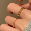Anel Aberto Redondo de Zircônia Banhado a Ouro Real 14K Anel Versátil de Dedo Indicador Estilo Retro Luxo Leve Toque de Nicho High-End Joia para Mão