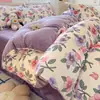 Conjunto de Roupa de Cama de Leite Fleece Estampado de Quatro Peças para Outono e Inverno Lençol de Elástico Quente Espessado Estilo Conjunto de Três Peças para Dormitório de Estudante Roupa de Cama Fofa