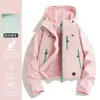 Chaqueta de Mujer 2026 Nueva Tres en Uno para Hombre Ropa de Viaje y Montañismo Cortavientos Impermeable de Plumas Conjunto de Dos Piezas