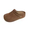 Medias zapatillas cerradas de suela gruesa para mujer, de dos usos, tipo slip-on perezoso, para usar al aire libre, nuevas sandalias populares de punta cerrada para el verano 2026