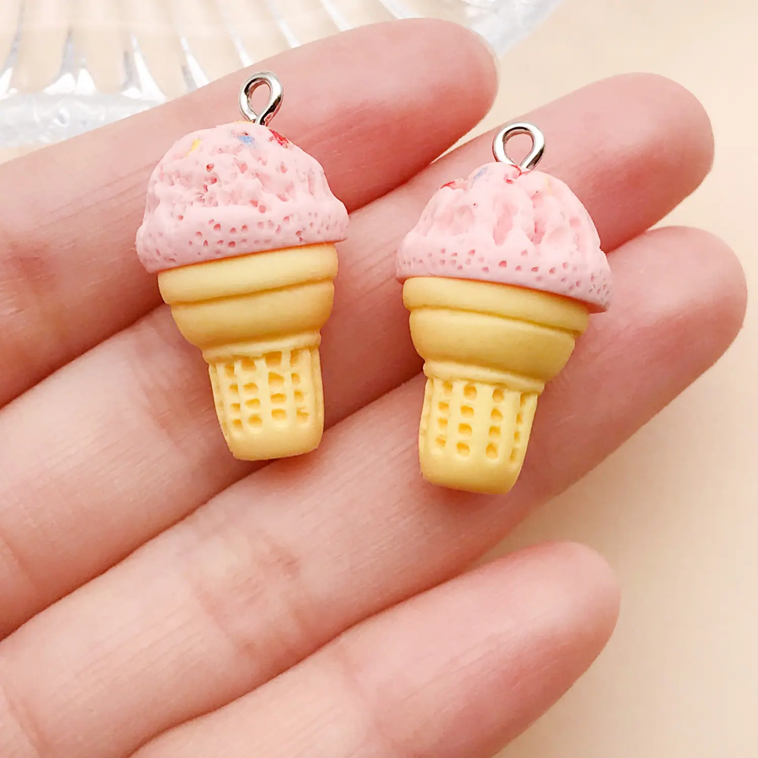 24763-P-粉色树脂食玩甜筒冰淇淋28x15x15mm-
