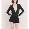 Top de tricô feminino com gola virada estilo minimalista, com visual de duas peças, mangas compridas, modelo novo de outono 2026, modelador e versátil, em cinza escuro