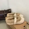 Sapatos felpudos de sola reta com forro de fleece 2026, tamancos fechados para uso externo, novos sapatos de algodão outono e inverno, moda poá