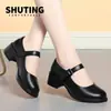 Sapatos de Couro Femininos Outono Novo Salto Grosso Bico Redondo Moda Macios Confortáveis Sapatos de Uma Sola Sapatos de Uma Sola Femininos Primavera e Outono