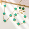 Conjunto de Collar y Pulsera de Trébol de Cinco Hojas Más Vendido Transfronterizo, Joyería de Acero Inoxidable, Versátil y de Moda, Joyería de Acero de Titanio para el Día a Día