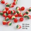 Fruta artificial comida y juego fresa de resina accesorios de joyería accesorios de fotografía de micro paisajismo tridimensional modelo material de llavero
