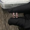 Aço titânio 316L cobre incrustado com diamantes haste reta três brincos de pressão de zircônia 8mm diâmetro interno brincos de pressão design de nicho feminino brincos de pressão de personalidade orelha