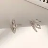 Pendientes de Plata de Ley S925 para Mujer Nicho Gama Alta Estilo Frío Lujo Accesible Reina Madre Saturno Pendientes de Diamante Fino Joyería