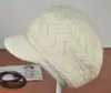 Sombrero de mujer otoño e invierno versión coreana de pelo de conejo sombrero de lana brillante para mujer protección de orejas cálida de invierno sombrero de pico de pato de pelo de conejo venta al por mayor