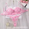 Conjunto de Lencería Erótica de Malla con Bordado de Flores Rojas Conjunto de Dos Piezas de Tanga y Sujetador Sexy Transparente Ligero Europeo y Americano