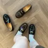 Mocassins vintage super macios de couro bovino para mulheres, sapatos slip-on versáteis com salto grosso e bico redondo, sapatos de couro genuíno com acabamento desgastado estilo britânico