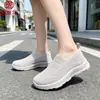 Sapatos femininos de malha esportivos respiráveis com sola leve para atacado transfronteiriço 2026 Primavera/Outono novos slip-on preguiçosos moda versátil feminina