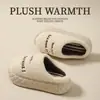Pantuflas de algodón de suela gruesa, resistentes al frío, nuevo estilo de invierno 2026, forradas de felpa para abrigar, con diseño de punta cerrada, suela de felpa suave y características antideslizantes