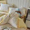 Juego de cama de cuatro piezas con funda de edredón de encaje de gasa de doble capa, apto para todas las estaciones, incluye sábana plana y sábana bajera, para ropa de cama de dormitorio estudiantil
