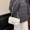 Bolso Cuadrado Pequeño Bordado Acolchado Texturizado Nuevo Estilo Otoño e Invierno 2025 Bolso Pequeño con Cadena Estilo Fragante Bolso de Hombro Cruzado de Moda para Mujer