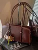 Moda Retro Bolso de Axila para Mujer Otoño 2025 Nuevo Bolso Baguette de Aspecto Elegante Bolso de Mano/Hombro Estilo Occidental de Moda