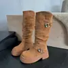 Modosas botas de gamuza estilo caballero con diseño versátil de hebilla de cinturón, 2026 botas largas para meter el pie que estilizan, diseño de nicho para otoño e invierno