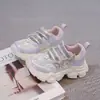 2026 Nuevo Modelo Zapatos de Papá de Mariposa para Niñas Suela Suave Antideslizante Cordones Strass Velcro Tenis Casuales