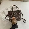 Bolso tipo cubo único y elegante de estilo coreano, moderno y casual, nuevo modelo de otoño 2026, bolso de hombro y bandolera texturizado para mujer