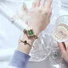 Nuevo Reloj de Mujer de Lujo Ligero, Estilo Trébol de Cuatro Hojas a la Moda, Diseño de Nicho de Alta Gama, Reloj Incrustado con Diamantes