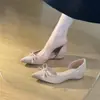 Primeiro Encontro com Ji Ju: Sandálias Mary Jane Elegantes na Cor Nude com Salto Baixo e Bico Fino para Mulheres, Nova Coleção de Verão 2026