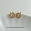Pendientes de botón estilo Ins, temperamento a la moda, mariposa, forma de C, huecos, incrustados con circonita, sensación de alta gama, lujo ligero, nuevos pendientes versátiles 2026 para mujer