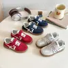Tenis Versátiles de Moda para Niñas para Uso Diario al Aire Libre 2025 Verano Nuevo Estilo Estilo Velcro para Niños Zapatos para Correr Convenientes