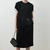 Nuevo vestido de otoño de cuello redondo y manga corta con un ajuste suave, cómodo y relajado, corte amplio y holgado, bolsillos laterales, vestido midi casual de corte recto
