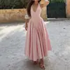 Primavera de 2026 Nova Roupa Feminina Estilo Europeu e Americano Estilo Francês Vestido Elegante Estilo Ins Decote Halter Cintura Marcada com Franzidos Vestido Longo