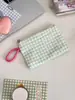 Hay bolsas de almacenamiento de ganso con doble raya, portátiles, duraderas, versátiles, patrón de raya simple, de nicho, alto valor estético, bolsas de almacenamiento de mano