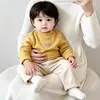 Camiseta de manga larga para bebé, unisex, ropa infantil, cuello semi-alto, capa interior cálida, diseño de oso de dibujos animados estilo coreano