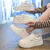 Tenis Blancos Tejidos Calados de Piel Sintética para Mujer, Nuevo Estilo Primavera/Verano 2026, Zapatos de Mujer Transpirables y Cómodos, Tenis Casuales de Suela Gruesa para Aumentar la Altura