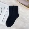 Calcetines de Coral Fleece de Amazon Transfronterizos para Hombres y Mujeres Invierno Engrosados Calientes Largos No Sueltan Hilo Color Sólido Calcetines de Piso para Dormir