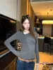 El diseño de moda de este año presenta un escote asimétrico a rayas, mangas largas y un top base ajustado que realza la figura, de estilo coreano para mujer, perfecto para el otoño.