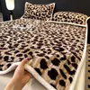 Colchón cálido de terciopelo de leche de invierno, adecuado para dormitorios estudiantiles, con diseño antideslizante, plegable, lavable a máquina y acolchado suave