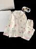 Pijama de algodón nube estilo coreano para mujer y niños, con diseño de solapa, un conjunto fino para primavera/otoño y un cárdigan de manga larga adecuado para usar en habitaciones con aire acondicionado.