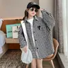 Abrigo para Niños Primavera y Otoño Estilo Coreano Nuevo Gabardina a Cuadros de Manga Larga para Niñas 2025 Chaqueta Camisa para Niños Venta al por Mayor