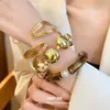 Pulsera elástica redonda de metal, acrílico y perla, pulsera de nicho de alta gama para el día a día, accesorio de mano personalizado, moderno y simple