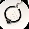 Colar de Cristal Rosa Gotejante de Óleo Cravejado com Diamantes Negros Moda Feminina Corrente de Clavícula de Alta Qualidade Colar de Design de Nicho de Alta Qualidade