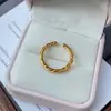 Anel Exquisito Torcido para Mulheres, Design Simples de Nicho, Anel Aberto Liso, Anel Ajustável, Anel da Moda para Dedo Indicador de Commuter