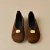 Sapatos Ballet Planos de Couro Macio com Fivela de Metal Folha de Bordo e Pequenas Pérolas Douradas~Bico Redondo Grande para Mulheres, Sapatos de Vovó, Primavera e Outono de 2026