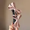 Novo Acessório de Cabelo Presilha Banana com Laço 2026, Estilo Universitário Presilha Mágica para Rabo de Cavalo Alto para Mulheres, Presilha de Garra Exquisita e Sofisticada