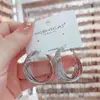 Pendientes de plata s925 con diseño de viento de metal exagerado y personalidad europea y americana, pendientes femeninos de moda con temperamento de aguja de alto sentido.
