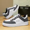 Zapatos Casuales para Hombre Estilo Coreano Versátiles de Moda Nuevos de Verano 2026, Tenis Deportivos de Suela Gruesa, Zapatos de Moda Antideslizantes para el Trabajo Xdl-1