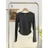 Camiseta Básica Estilo Europeo para Mujer con Hombros Normales, Primavera 2026, Ceñida a la Cintura, Camiseta de Manga Larga Fruncida, Top Versátil de Color Sólido Estilo Coreano