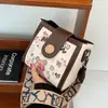 Bolsa Feminina Nova Tendência Moda Crossbody Bolsa Saco Versátil Urso Grafite Alça Larga Ombro Pequena Quadrada