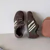 Zapatillas de entrenamiento alemanas de estilo retro con bloques de color para mujer, nueva colección de otoño, con parte superior de gamuza, diseño de cordones y un estilo versátil y casual