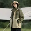Chaqueta Tres en Uno Estilo Bai Xihe para Hombre Senderismo Camping Impermeable Casual Dos Piezas Chaqueta para Mujer Compra Grupal Estampado