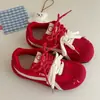 Sapatos Brancos Versáteis Ballet Americano Retro Maçã Vermelha Tênis de Treino para Mulheres 2025 Verão Tênis Casuais